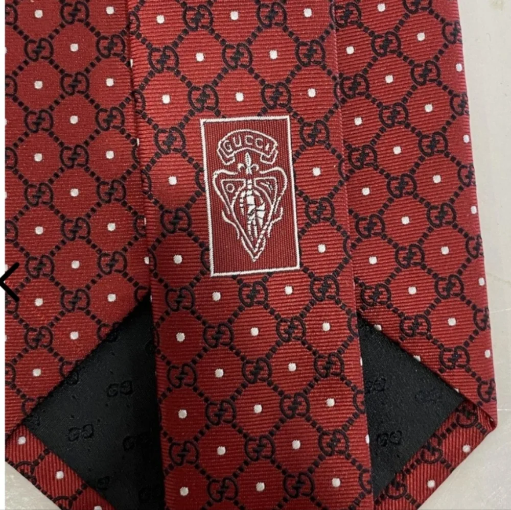 Gucci GG Logo Print Black Red White Silk Tie